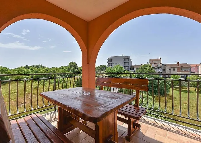 Beautiful Cristian 3 Apartment *