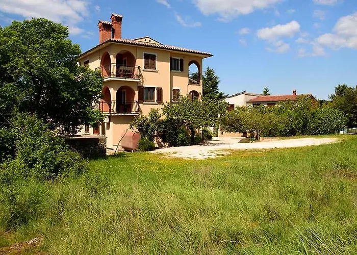 Beautiful Cristian 3 Apartment
